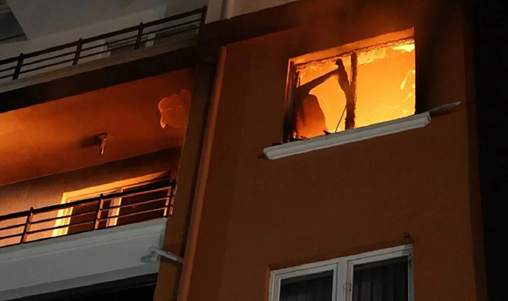 Karısına Kızdı Evi Yaktı