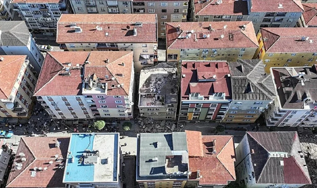 Kendiliğinden Çöken Binalar Korkutuyor