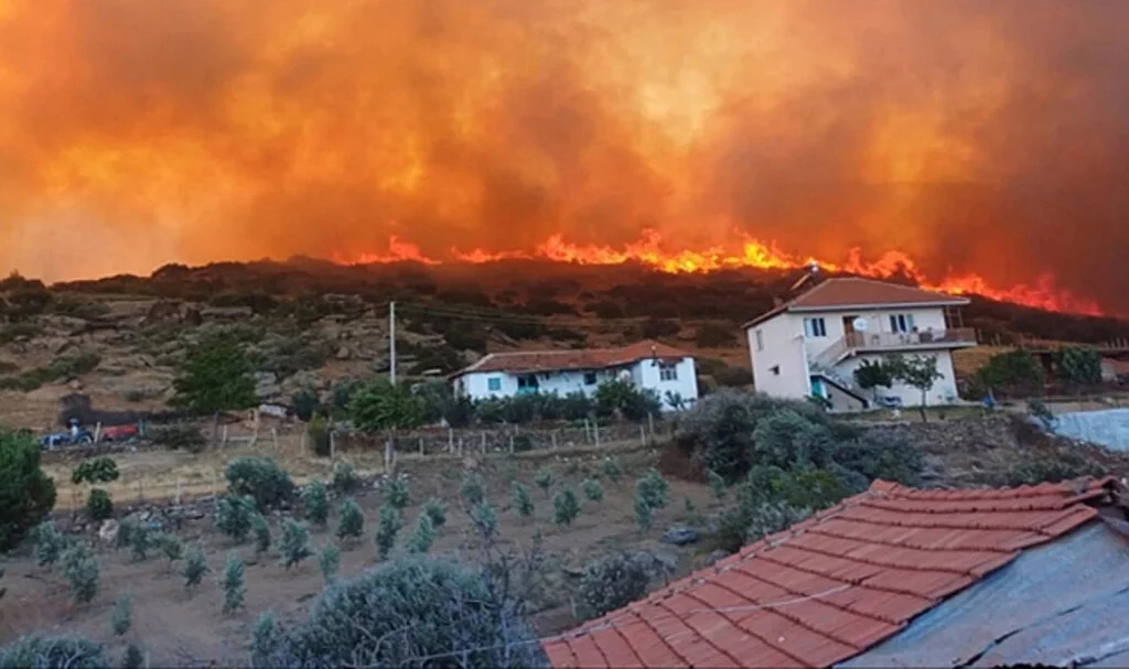 Manisa ve Uşak'ta Orman Yangını! Tahliye Ediliyorlar...