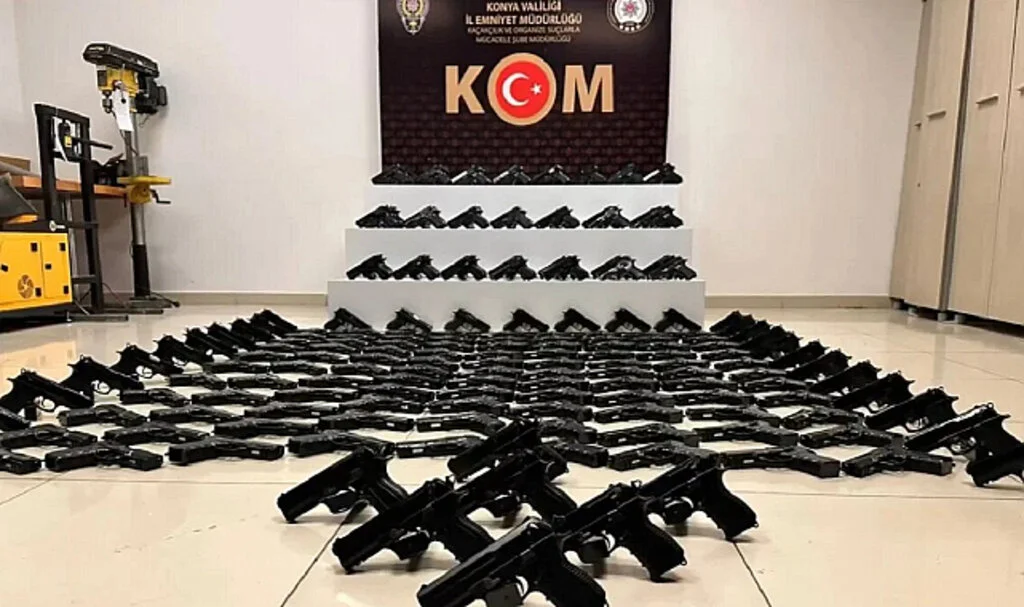 MERCEK-20 Operasyonuyla 225 Ruhsatsız Tabanca Ele Geçirildi