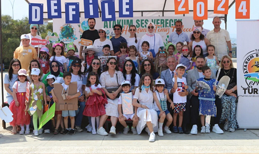 Miniklerden ‘geri dönüşüm’ defilesi