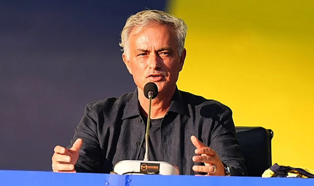 Mourinho'dan İlk Sözler: "Fenerbahçe Forması Artık Bedenimin Bir Parçası"