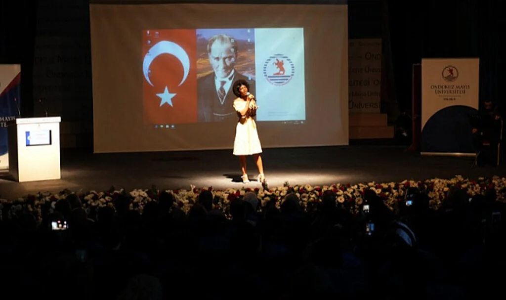OMÜ'de Türkçe Öğrenen Uluslararası Öğrencilerden Renkli Mezuniyet Töreni