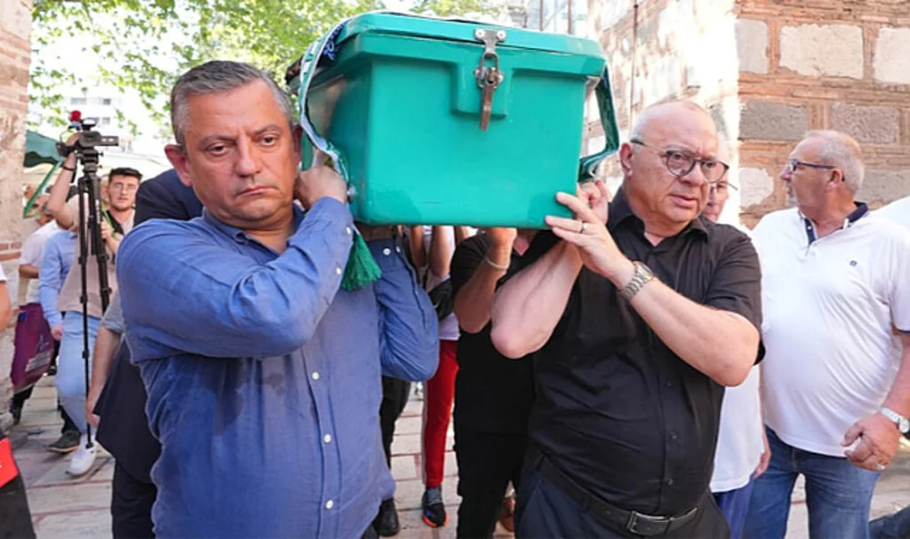 Özel, MHP’li İsim Güzgülü'nün Cenazesine Katıldı