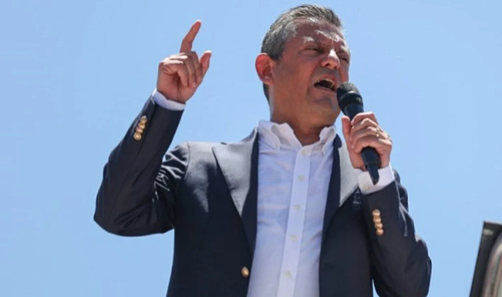 Özgür Özel'den Depremzedelere Destek: "Türkiye'nin En Büyük Direnişini Başlatacağım"