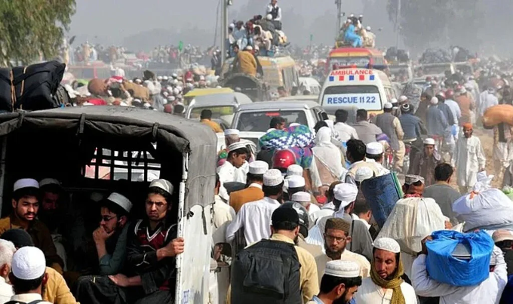 Pakistan’da Kuran’a Saygısızlık Yapan Kişi Kalabalık Tarafından Yakılarak Öldürüldü