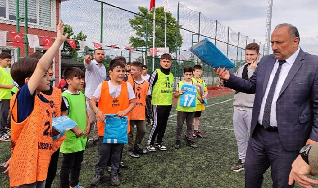 Salıpazarı Belediye Başkanı Refaettin Karaca Sporculara moral verdi