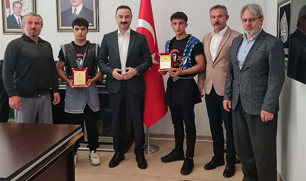 Şampiyon Güreşçilerden Kaymakam Ayvat’a Anlamlı Ziyaret