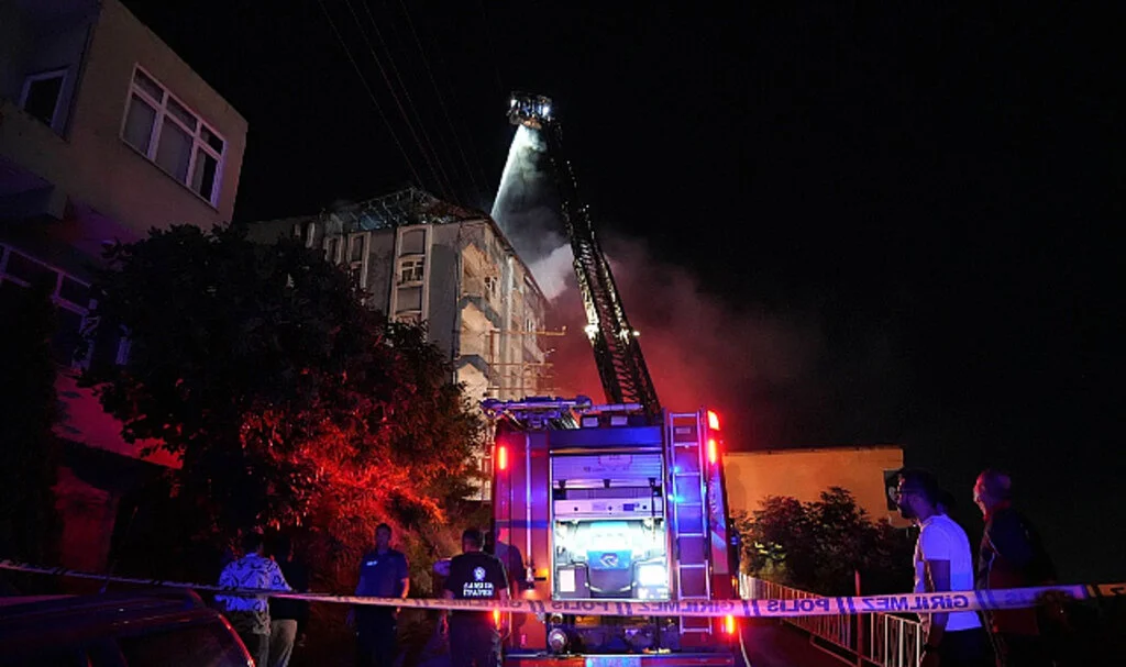 Samsun'da 5 Katlı Apartmanda Çıkan Yangın Panik Yarattı