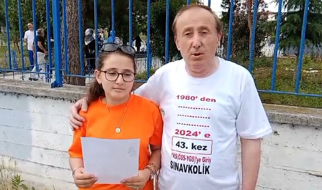 Samsun'da 61 Yaşındaki Topçuoğlu, 43. Kez Üniversite Sınavına Girdi
