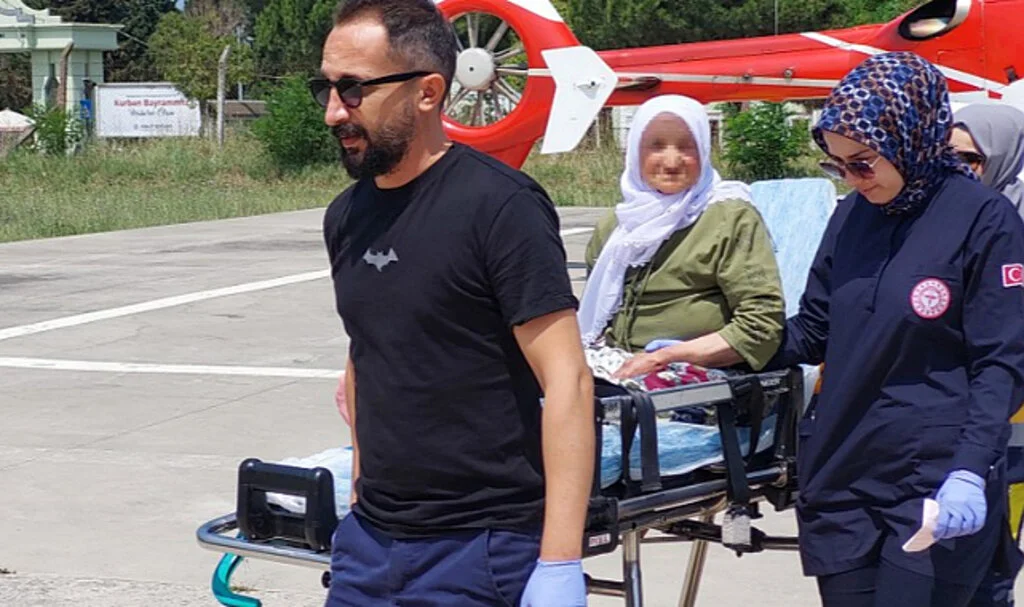 Samsun'da Ambulans Helikopter Yaşlı Kadın İçin Havalandı
