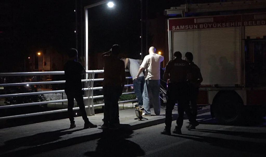 Samsun'da Asma Köprüde İntihar Girişimi