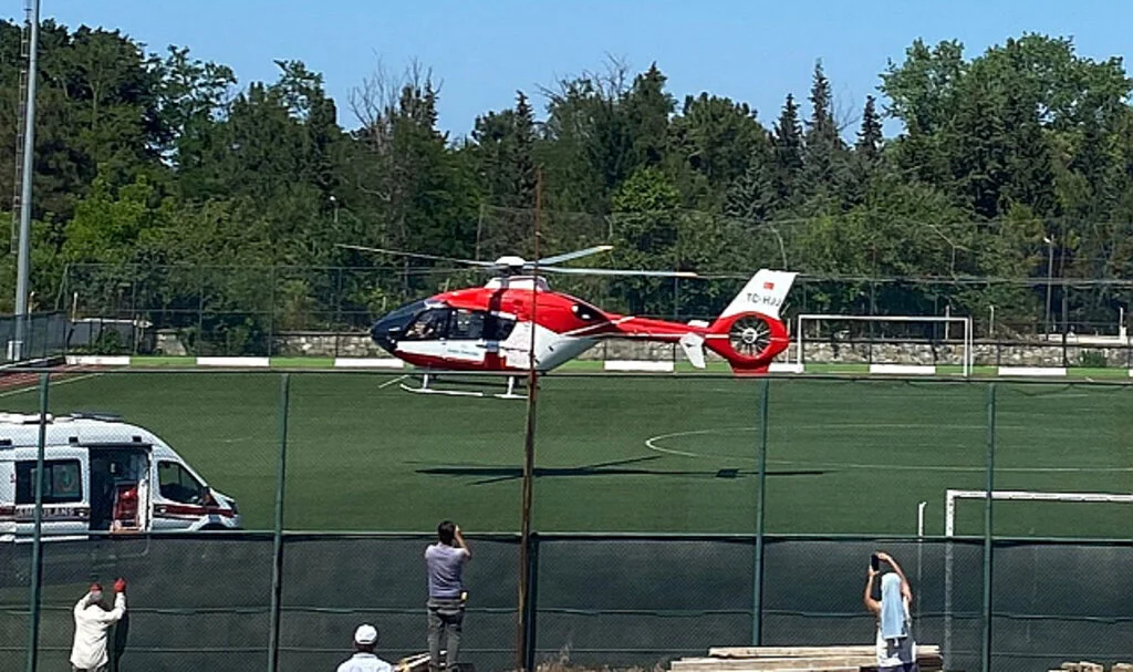 Samsun'da boğulma tehlikesi geçiren çocuğu ambulans helikopter kurtardı