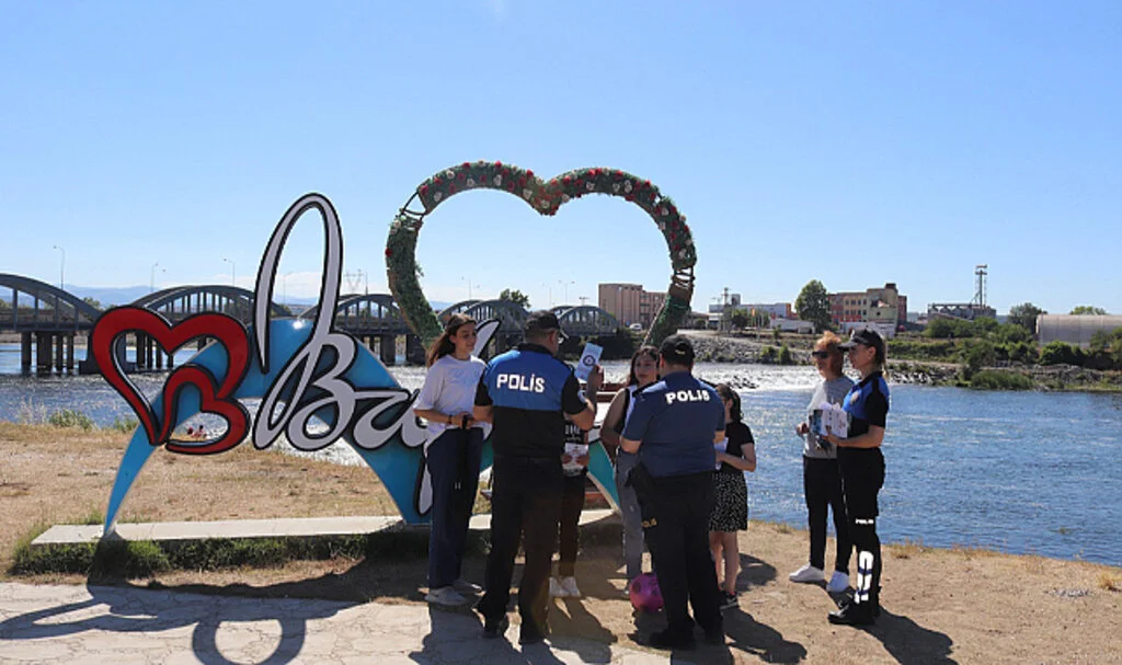 Samsun'da Boğulma Vakalarına Karşı Polis Bilgilendirme Yaptı