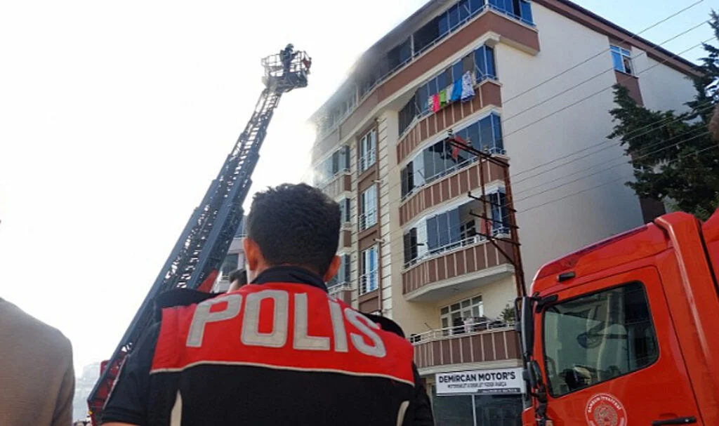 Samsun'da çatı katında korkutan yangın