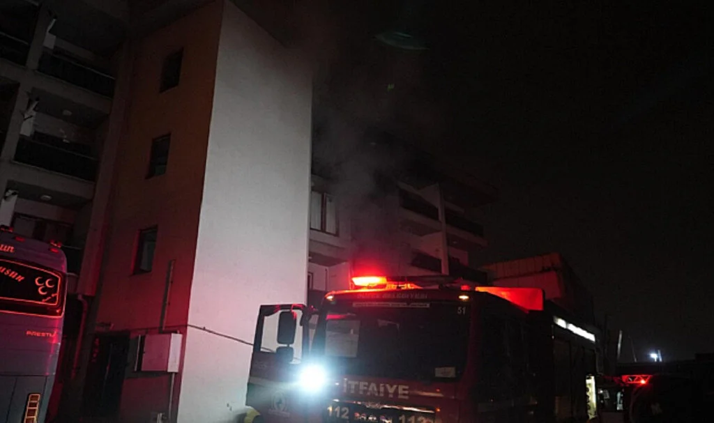 Samsun'da Ev Yangını: 5 Kişi Dumandan Zehirlendi!