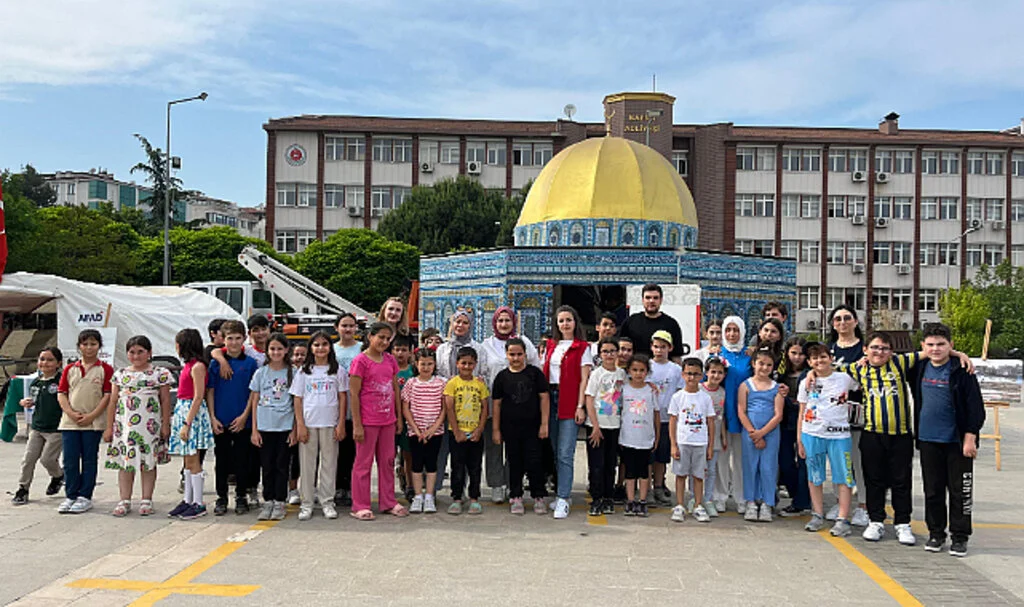 Samsun'da Gençler "Gazze İçin Nöbet Alanı"nı Ziyaret Etti