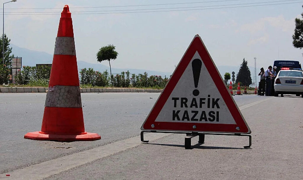 Samsun'da İki Otomobil Çarpıştı: 3 Yaralı