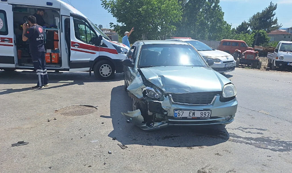Samsun’da İki Otomobil Çarpıştı: 4 Yaralı