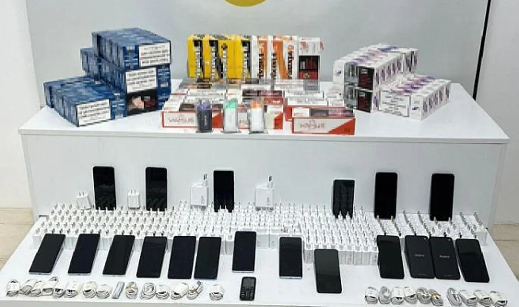 Samsun’da Kaçak Cep Telefonu ve Aksesuar Operasyonu