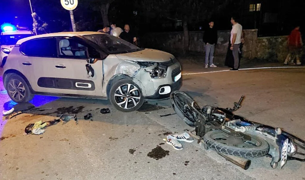 Samsun'da Motosiklet ile Otomobil Çarpıştı