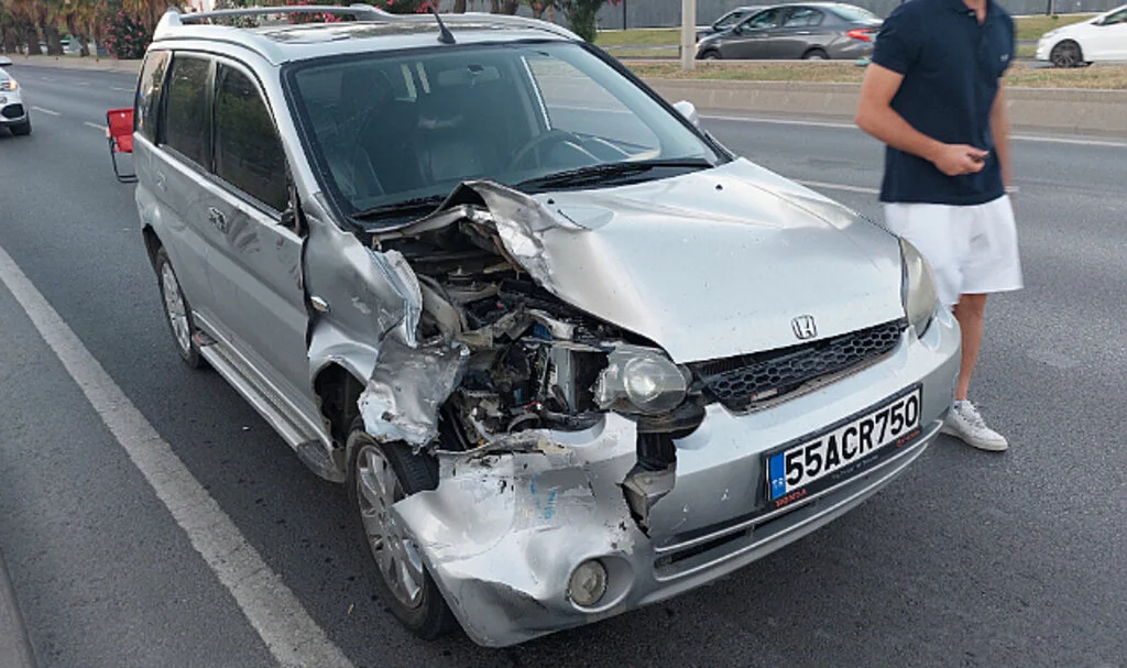 Samsun'da Otomobil ile Elektrikli Motosiklet Çarpıştı: 1 Yaralı