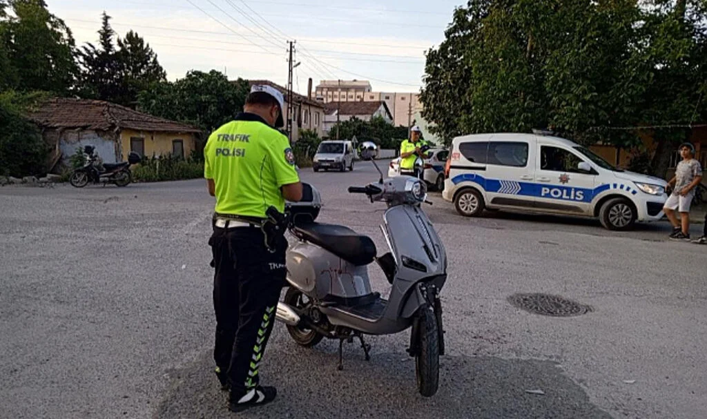 Samsun'da Otomobil ile Motosiklet Çarpıştı: 2 Yaralı