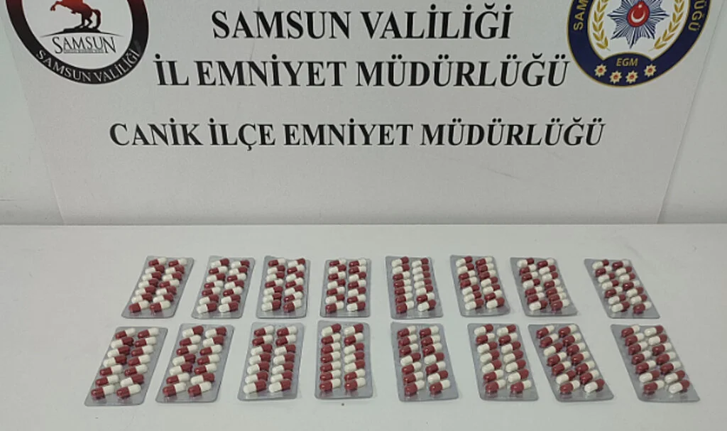 Samsun'da Polisin Durdurmak İstediği Araçtan Uyuşturucu Atan 3 Kişi Gözaltına Alındı