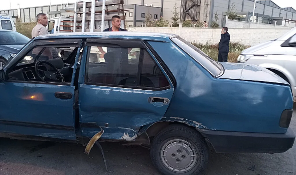 Samsun'da Trafik Kazası: 3 Yaralı