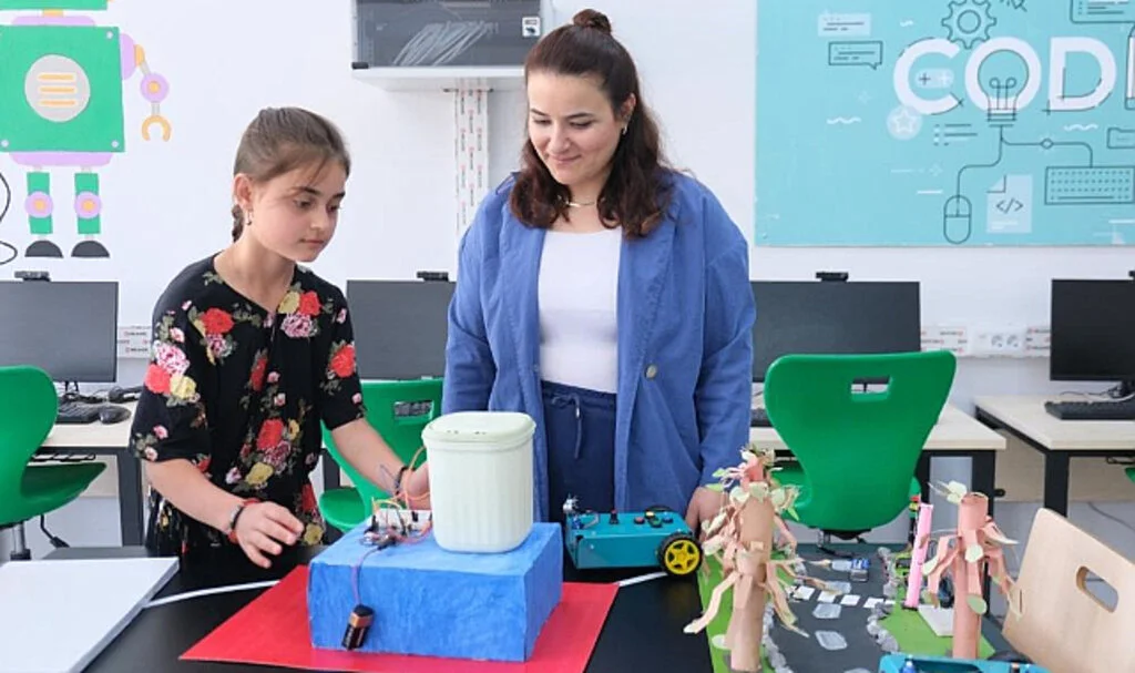 Samsun'daki Kırsal Okul, Metaverse Sınıflarıyla Teknolojiyi Kullanarak Başarı Yakalıyor