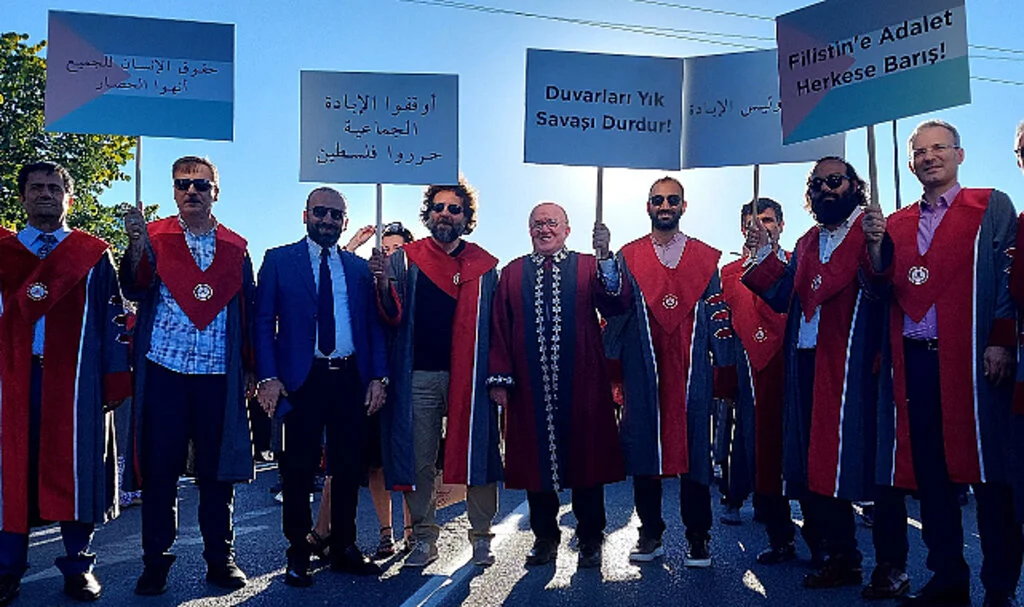 Samsun Üniversitesi Mezuniyet Töreninde Filistin’e Destek