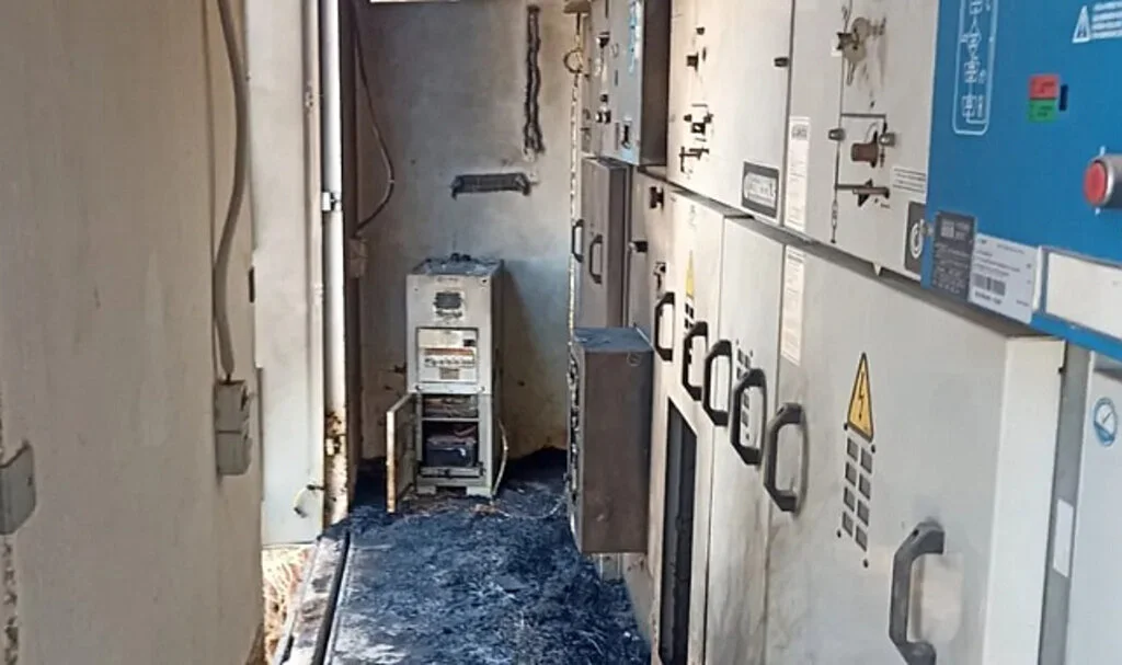 Şanlıurfa'da Trafo Binasi Kundaklandı: Elektrik Kesintisi Yaşandı