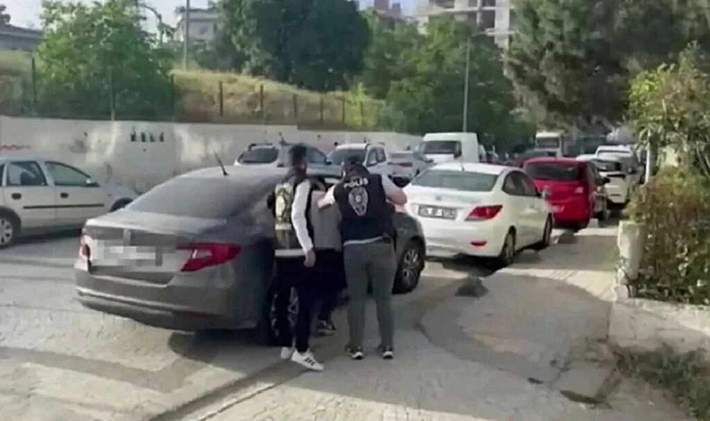 SİBERGÖZ-44 Operasyonu: 3 Milyar TL'lik Dolandırıcılık Çetesi Çökertildi