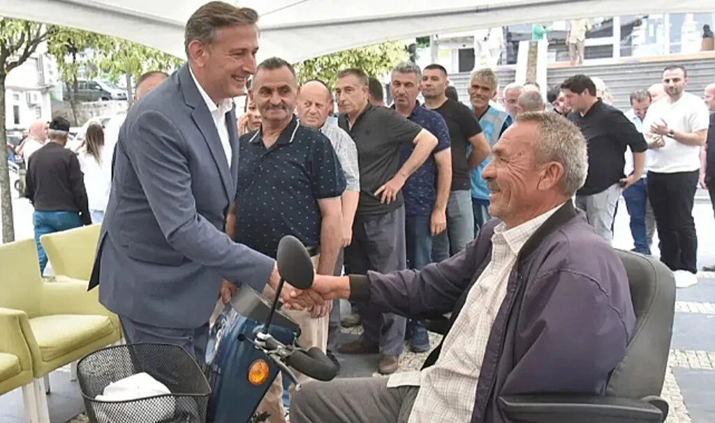 Tekkeköy Belediye Başkanı Mustafa Candal, Vatandaşlarla Bayramlaştı
