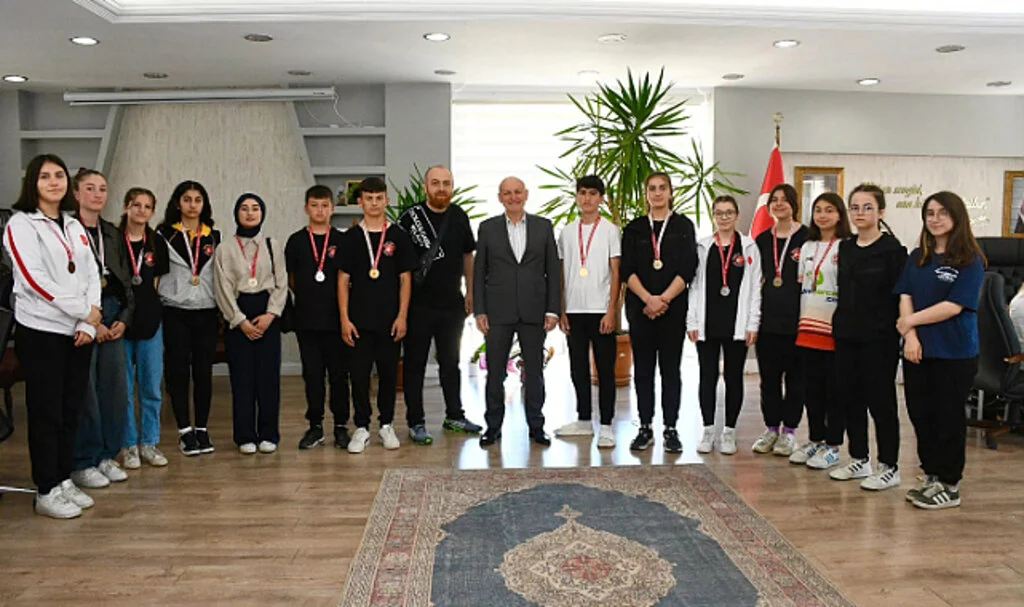 Terme Belediye Başkanı Senol Kul özel sporcuları ağırladı