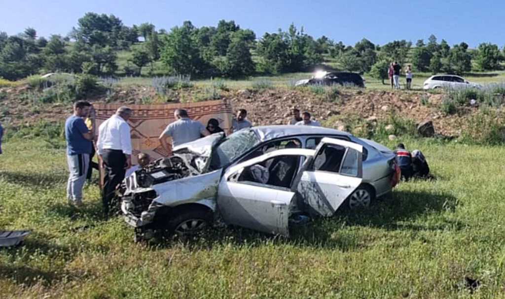 Tokat'ta Otomobil Devrildi: 1 Ölü, 2 Yaralı