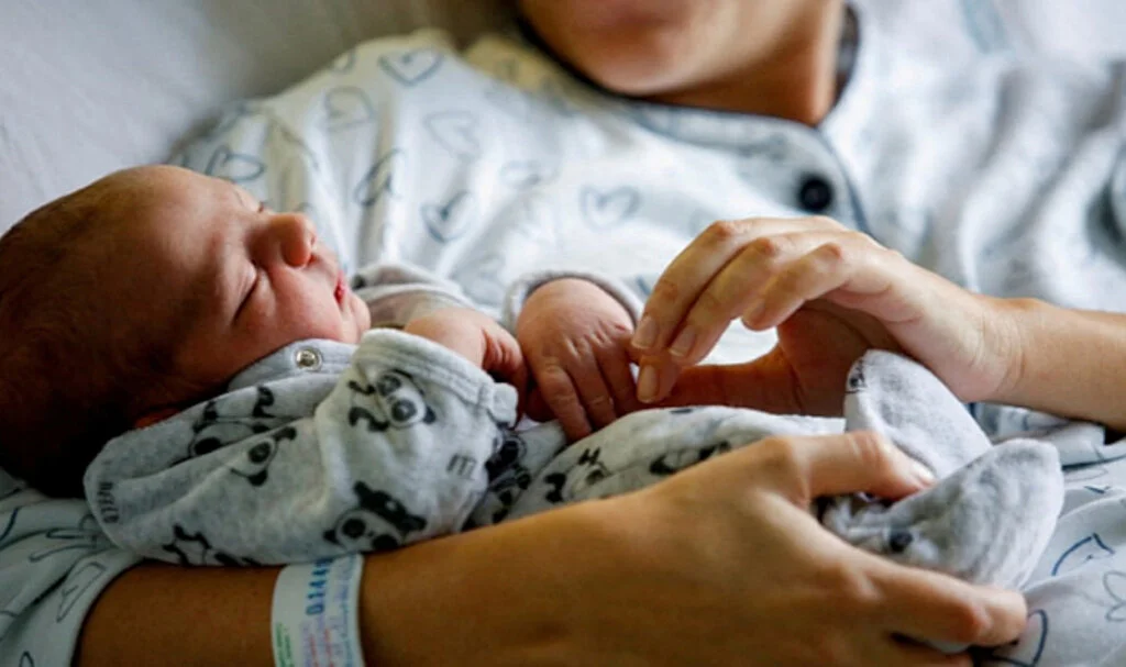Türkiye'de Doğum Oranları Düştü: Bakanlık Harekete Geçiyor