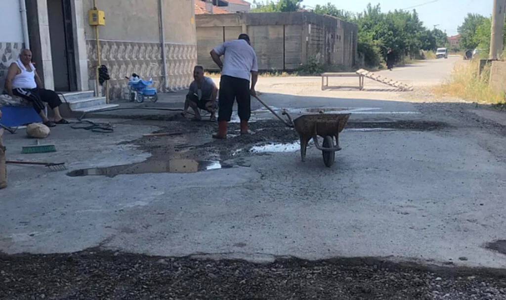 Vatandaş Yolu Kendisi Düzeltti