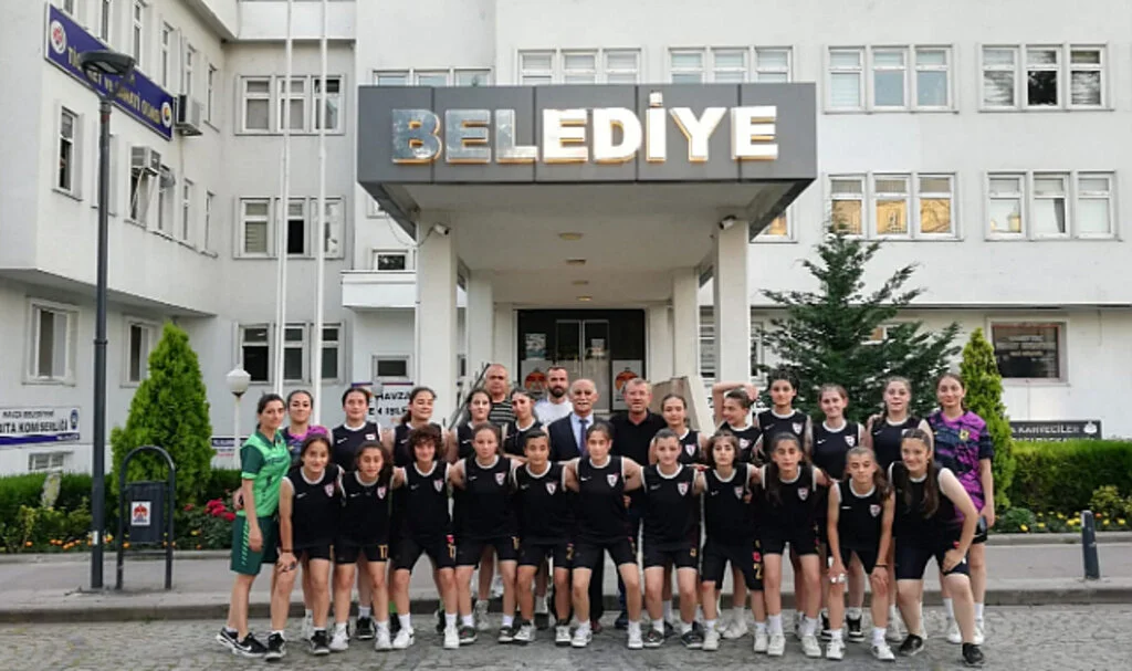 YAB-PA Kızları Finale Yükseldi