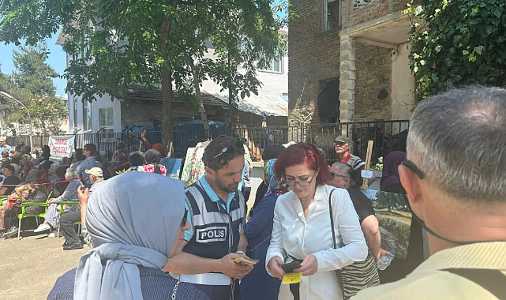 Yakakent'te Kadınlara KADES Eğitimi Verildi