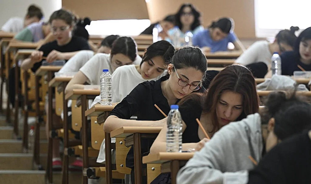 YKS Maratonu Başlıyor: 15 Dakika Kala Kapılar Kapatılacak