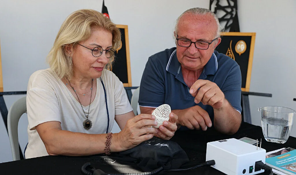 Yumurta kabuğuna sanatın en kırılgan dokunuşu