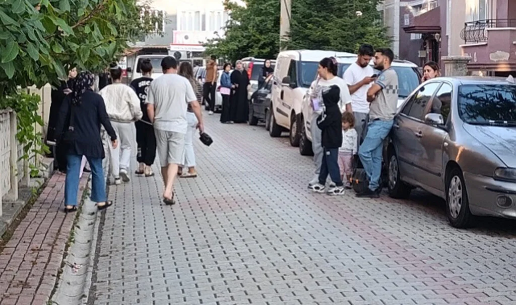 Afyonkarahisar'da 4,4 Büyüklüğünde Deprem Korkuttu