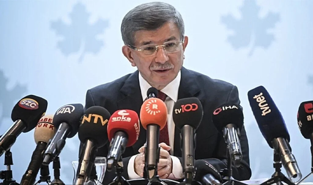 Ahmet Davutoğlu: "15 Temmuz'un Hesabı Görülmedi, Devlet İçinde Tehlike Var"