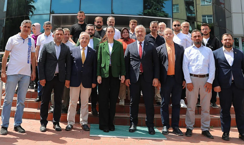 AK Parti Genel Başkan Yardımcısı Çiğdem Karaaslan, belediye başkanlarını dinledi