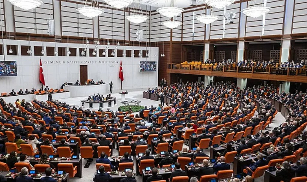 AK Parti'nin Meclisteki Vekil Sayısı 264'e Düştü