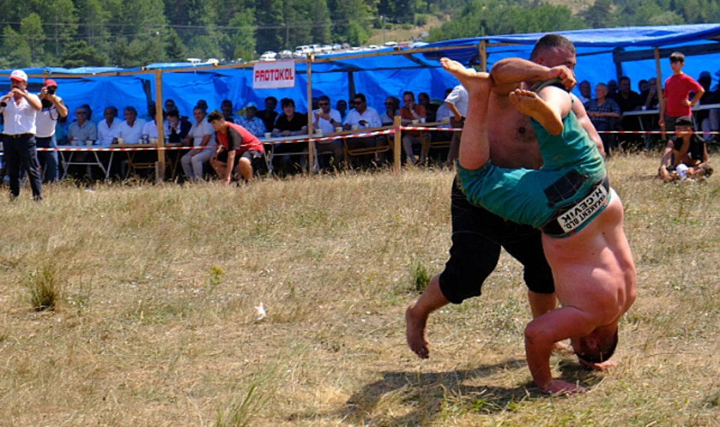 Alaçam Dürtmen Yayla Şenlikleri'nde Fatih Kanbur Başpehlivan Oldu
