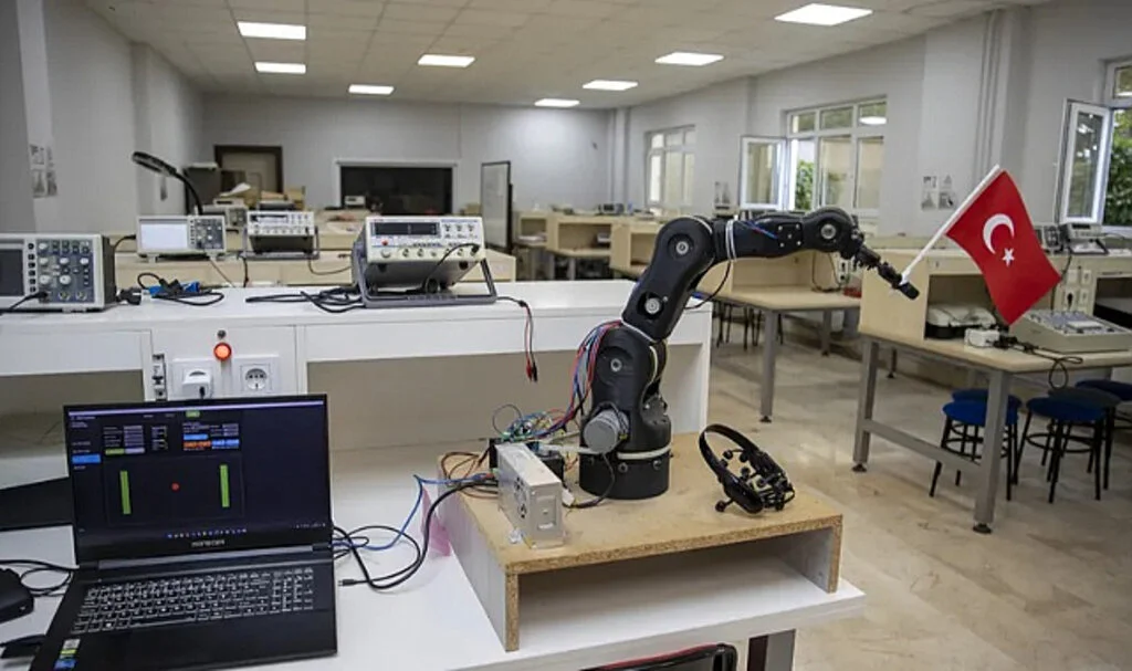 ALS Hastaları İçin Yapay Zeka Destekli Robot Kol Geliştirildi