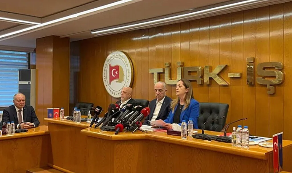Asgari ücret, emekli maaşı ve vergi eleştirisi