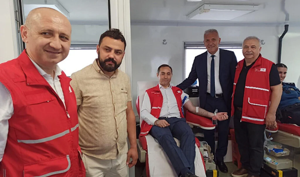  Atakum Kaymakamı Kemal Yıldız'dan kan bağışına destek 